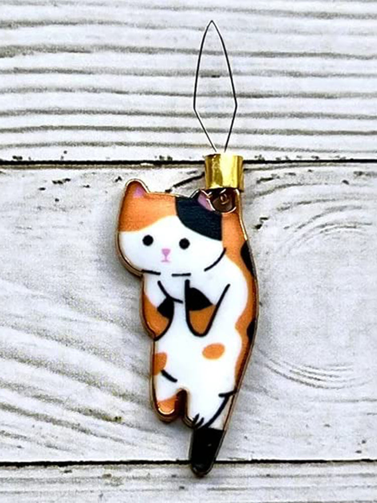 Cute Cat Magnetic Needle Holder Threader Household Magnetic Pin Holder (Orange)
