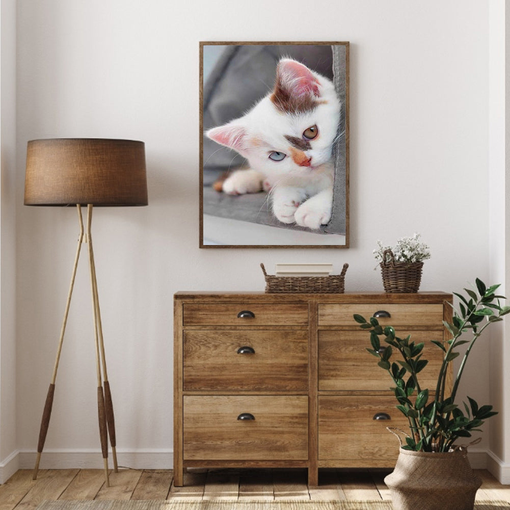 Shy Kitten - Full Round Drill Diamond Painting 30*40CM